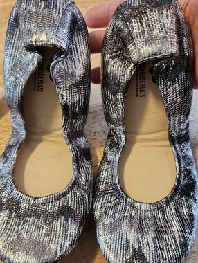 Women's Metallic Silver Snake-Print Ballet Flats